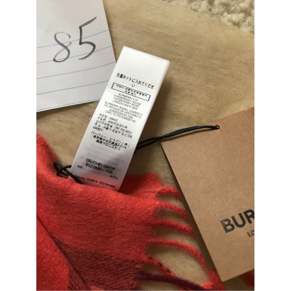 Nwt Burberry cashmere scarf - Picture 8 of 12